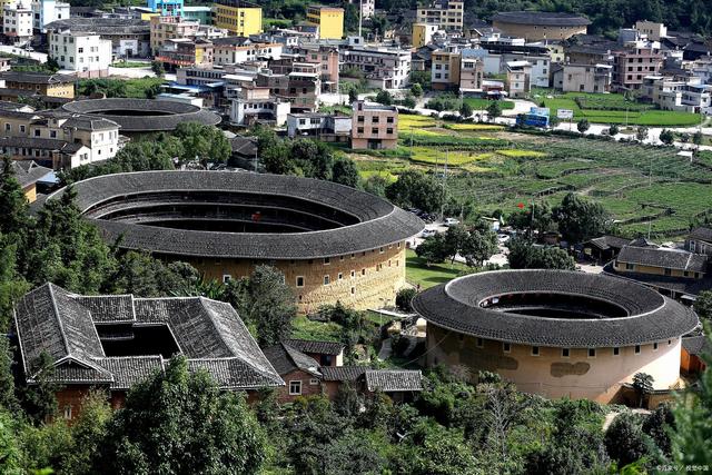 福建民间的忌讳和彩俗