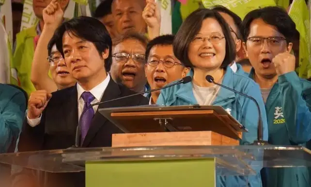 解放军战车集结,厦门街头遍布解放军战车,台军一纸命令引起恐慌