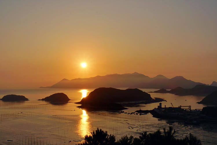 八闽海岸线的追岛之旅 美在福建霞浦之三沙的日出与劳作