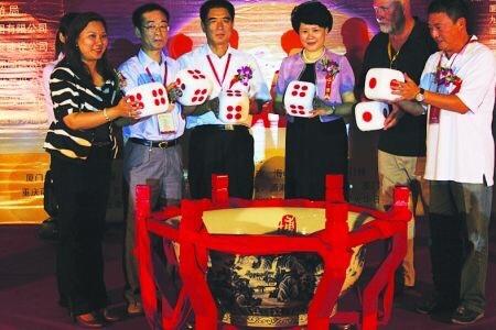 福建厦门中秋节博饼,起源于郑成功收复台湾;距今有500多年历史
