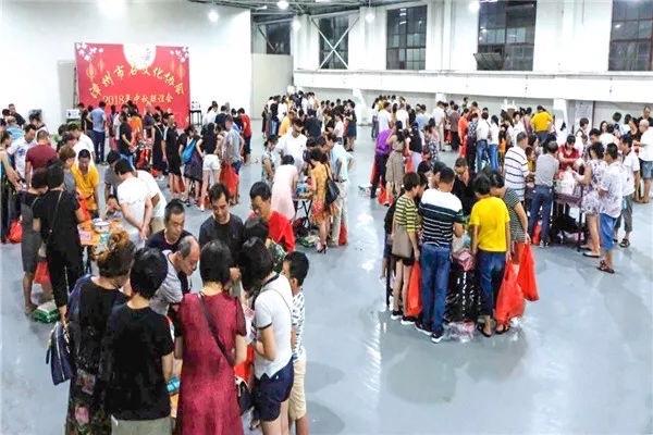 福建厦门中秋节博饼,起源于郑成功收复台湾;距今有500多年历史