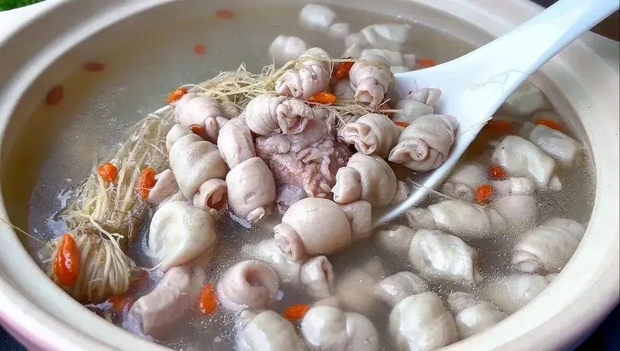 “福建美食深度攻略:五道菜品让你一吃成主顾,未尝试不足以称为福建人!”(附带美食做法)🔥🎉