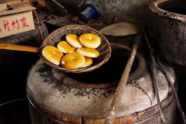 八闽文脉·风物｜光饼：小吃中的传奇，福建人的乡愁“解药”