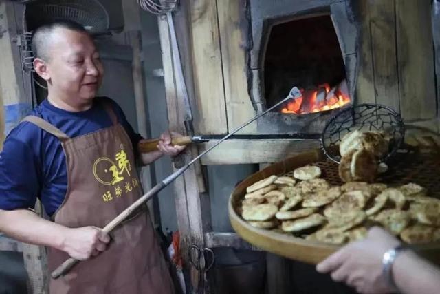 八闽文脉·风物｜光饼：小吃中的传奇，福建人的乡愁“解药”