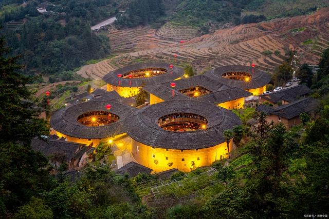 福建旅游攻略：揭秘前十名风景区排名，每一站都是惊喜！