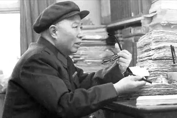 金门战役惨败,叶飞上将自责,后勤部长透露隐情:船都给厦门了