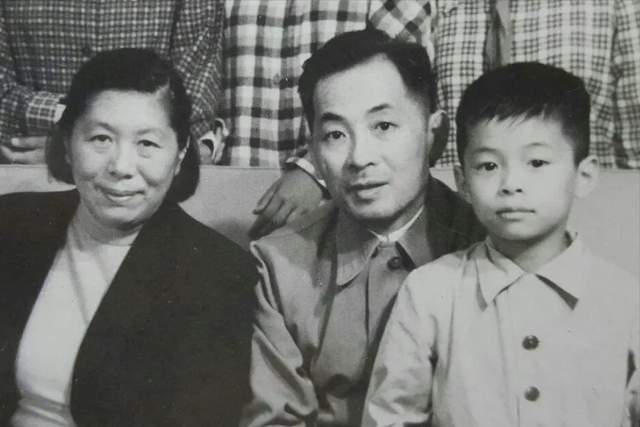 金门战役惨败,叶飞上将自责,后勤部长透露隐情:船都给厦门了