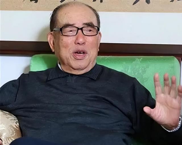 台湾军事强人郝柏村,支持两岸统一,直言:就算死,我也是中国人