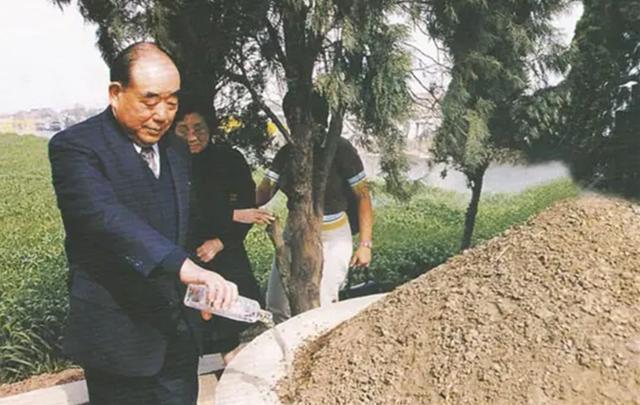 台湾军事强人郝柏村,支持两岸统一,直言:就算死,我也是中国人