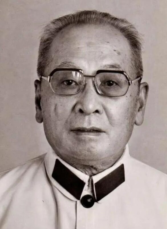 叶飞：原福建省委书记，53岁被监禁，69岁成副国级，亲家也副国级