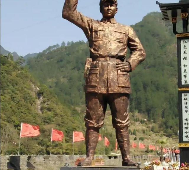 叶飞离家21年,华野司令解放家乡,七旬养母惊慌失措:长官,你是谁?