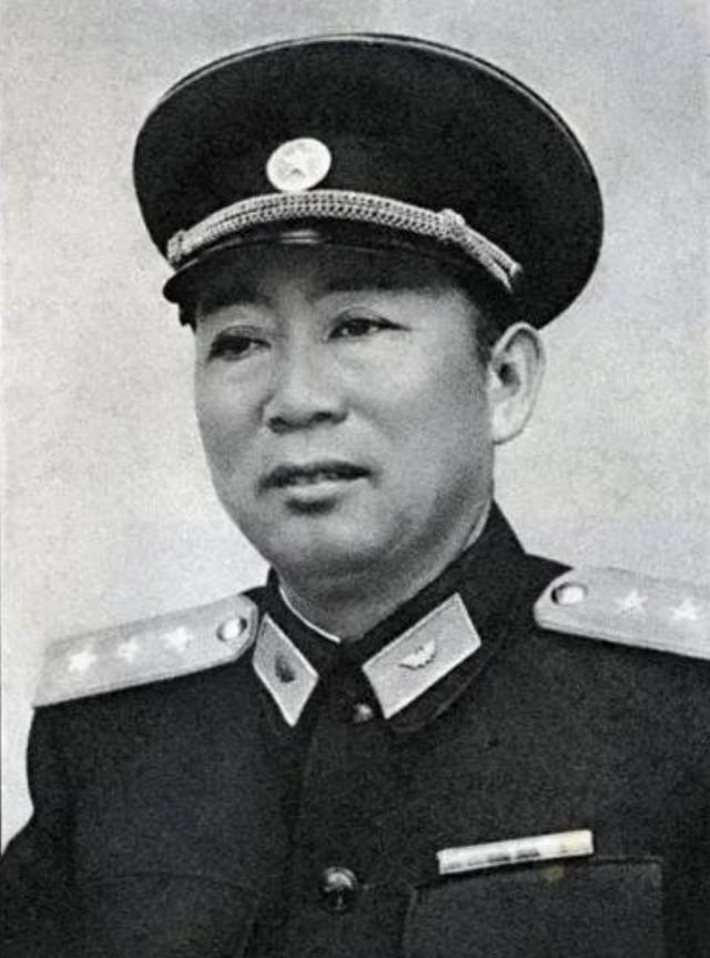 他是空军第一任司令员,49岁任国防部副部长,55岁英年不幸早逝