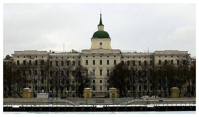 刘亚楼抗战期间在苏联留学,回国就担任四野参谋长,原因何在?