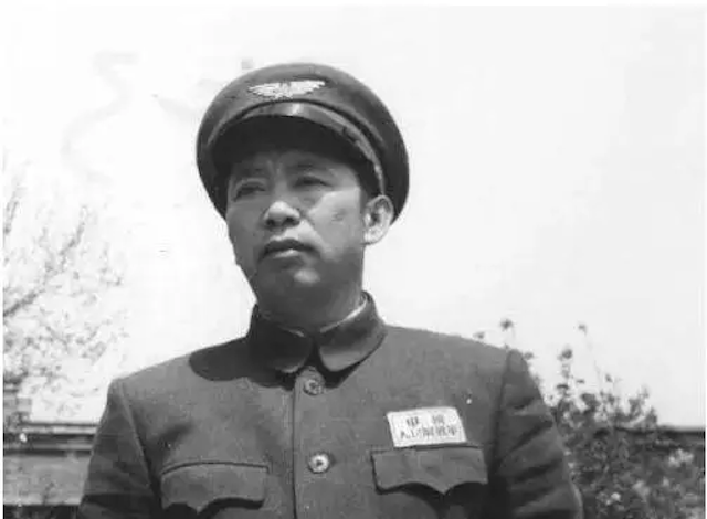 刘亚楼归国后,看谁都不顺眼张口就骂,55岁去世在场众人满眼热泪