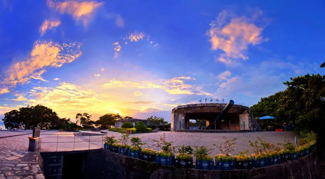 八闽门户之魅:厦门胡里山炮台与嘉庚公园的历史人文之旅