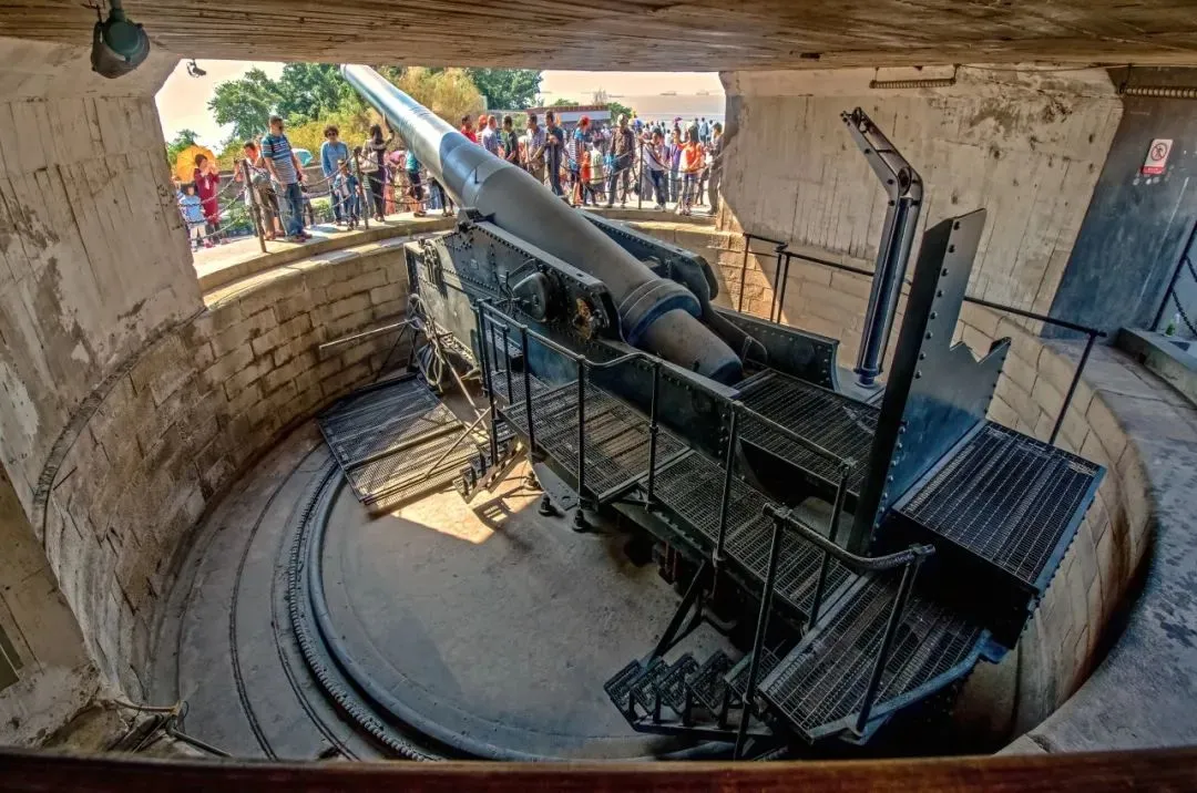 八闽门户之魅:厦门胡里山炮台与嘉庚公园的历史人文之旅