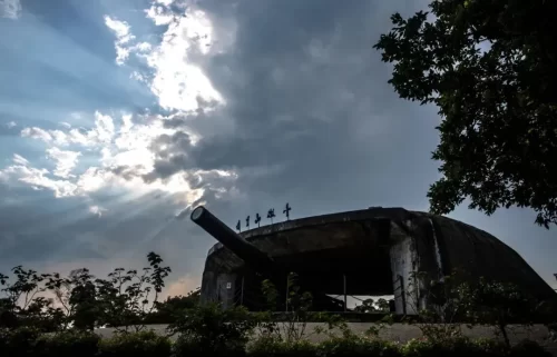 八闽门户之魅：厦门胡里山炮台与嘉庚公园的历史人文之旅