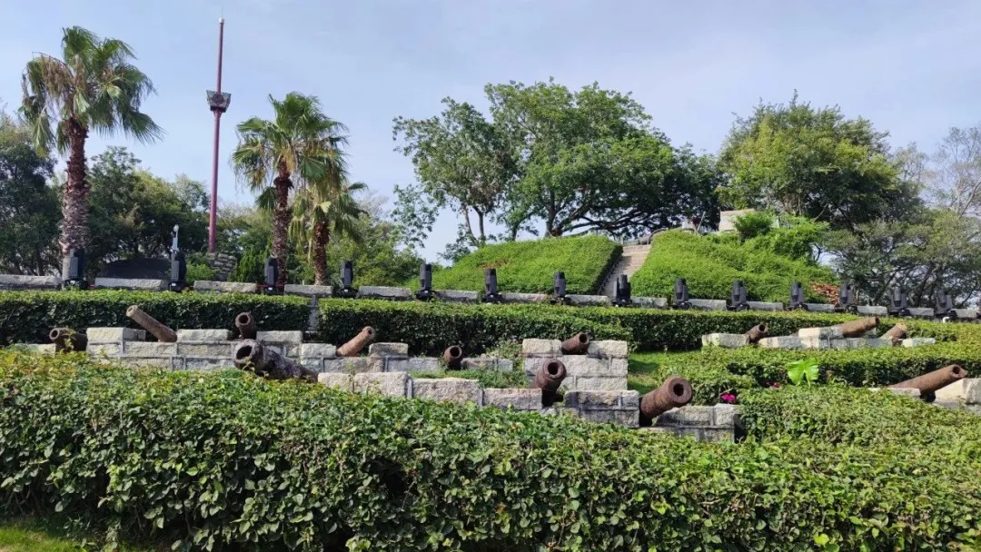 八闽门户之魅:厦门胡里山炮台与嘉庚公园的历史人文之旅