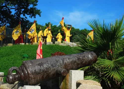 八闽门户之魅：厦门胡里山炮台与嘉庚公园的历史人文之旅