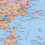 福建省霞浦县三沙镇三面环海，与三沙市同名，有光影栈道等景点