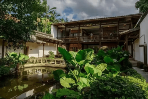 他是末代“帝师”，出身福州学霸世家