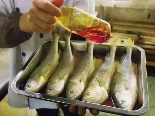 染色黄花鱼？如何分辨！