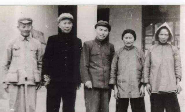 他是首任福建省委书记,主动辞去官职,一生热爱家乡,享年83岁