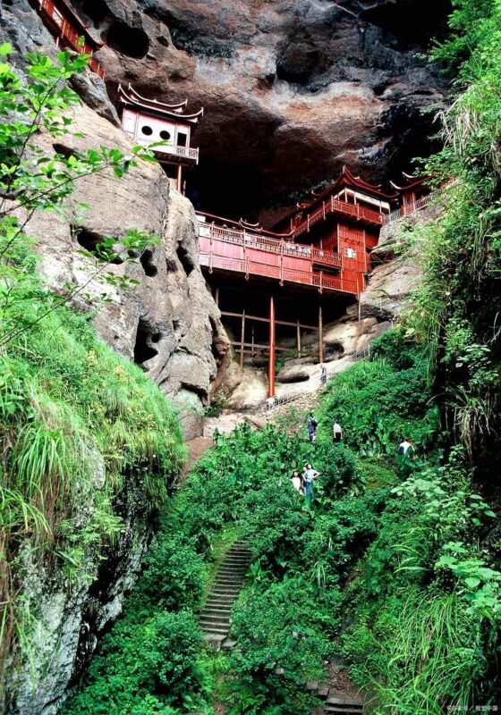 隐秘佛国：甘露岩寺的神秘面纱