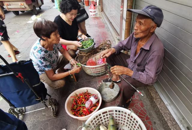三沙印象:八闽大地有着古老传承有台湾商品,有新鲜鱼虾还有那些卖菜老人 ,这就是三沙