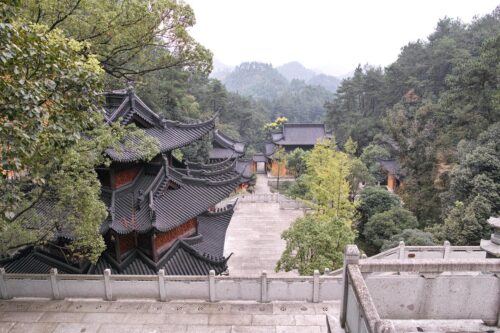 隐秘佛国：甘露岩寺的神秘面纱