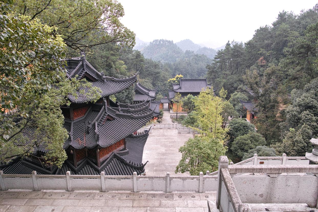 隐秘佛国:甘露岩寺的神秘面纱