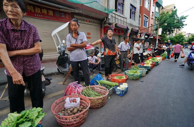 三沙印象:八闽大地有着古老传承有台湾商品,有新鲜鱼虾还有那些卖菜老人 ,这就是三沙