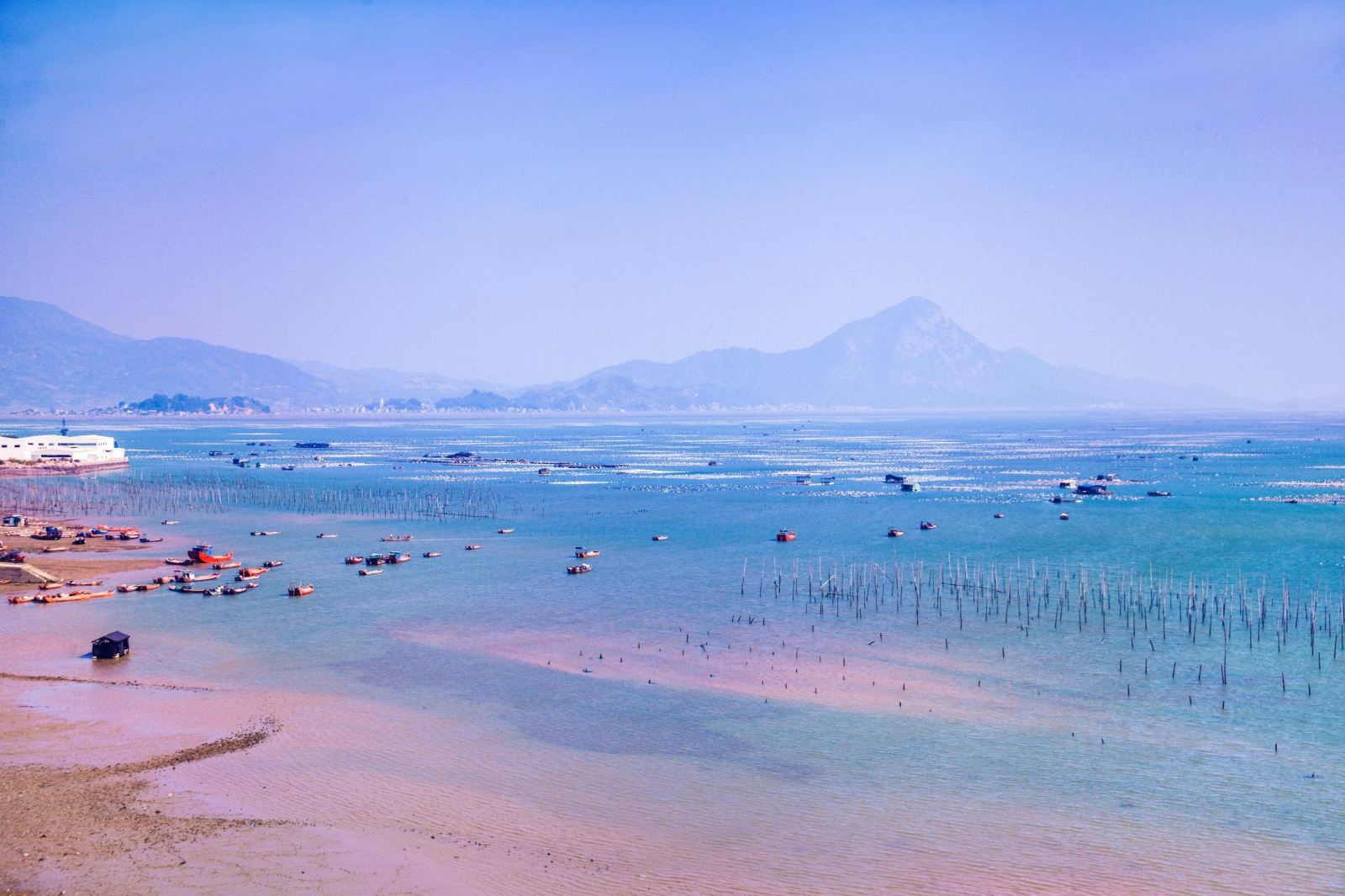 最近想和朋友一起去霞浦玩,听说那边风景非常美,是拍照圣地,哪个地方拍照最美?什么时候去人比较少?自己玩方不方便?八闽君推荐下路线