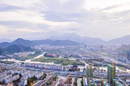 闽东胜地，有山名太姥。地处福鼎之南，东海之滨