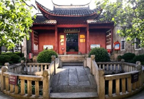 民国富家公子投身革命做出重大贡献，牺牲后战友凭宝剑找到他后代