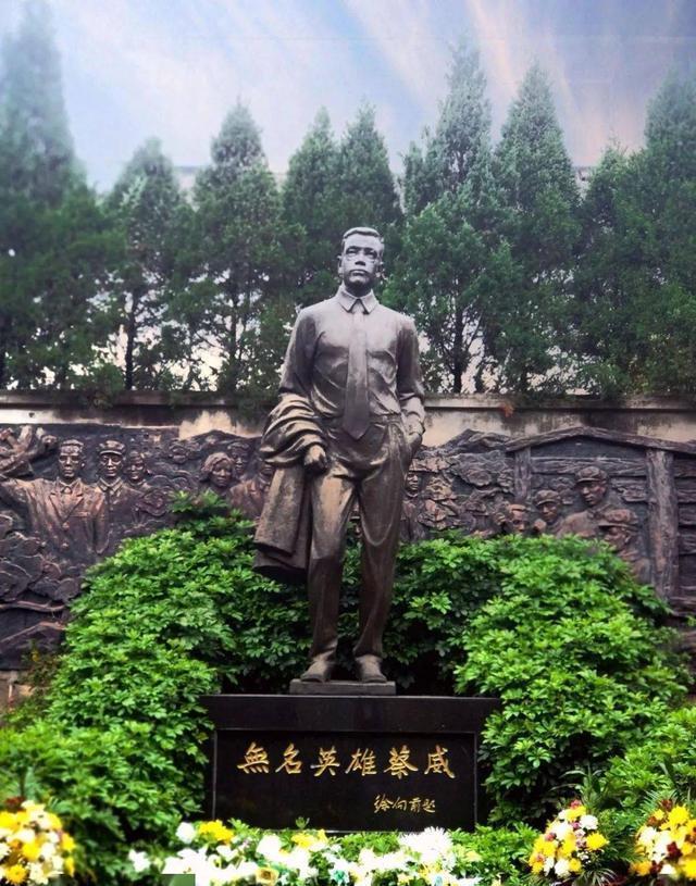 民国富家公子投身革命做出重大贡献,牺牲后战友凭宝剑找到他后代