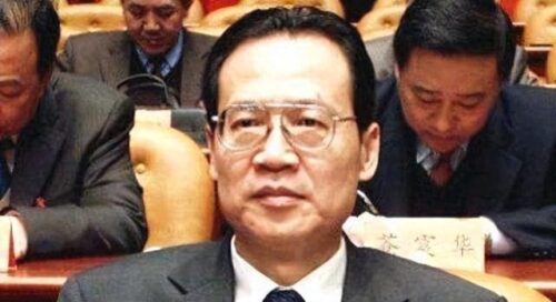 他39岁就掌舵福建省委书记，47岁竟升任中组部副部长！