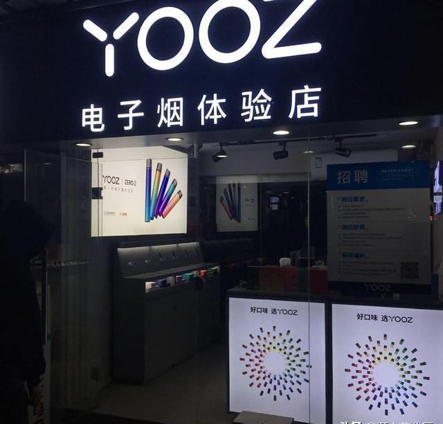 他19岁参军,47岁被授予少将军衔,后任福建省委书记,活到了61岁