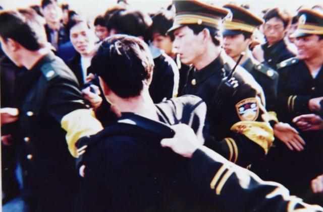 1992年,福建一农民9次盗取军事机密卖给台湾,被抓后如何处置?