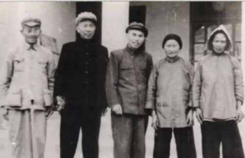 1954年，张鼎丞提出办案“四不”原则，众人不理解，毛主席：赞同