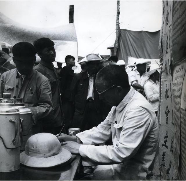 1955年王震给叶飞打通电话:我胆大包天地把他的县长职务,撤掉了