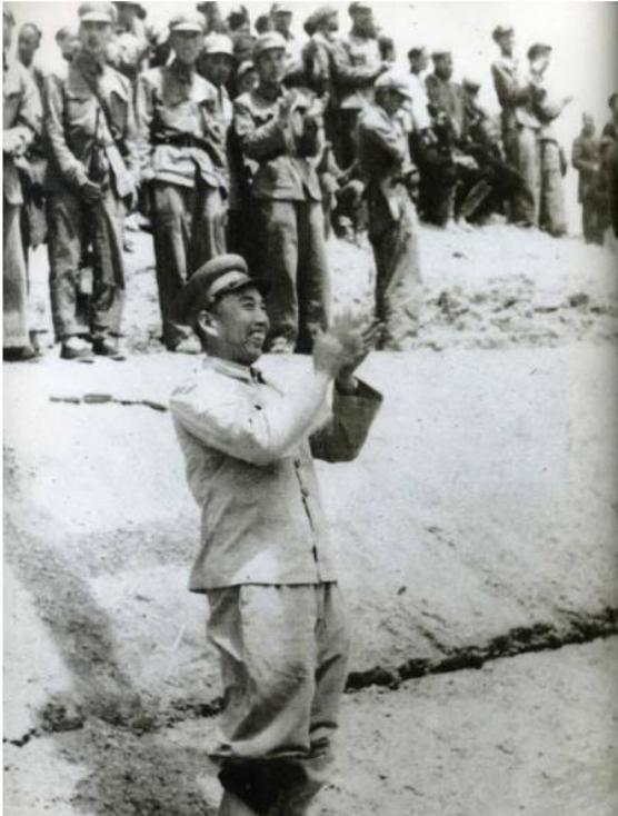 1955年王震给叶飞打通电话:我胆大包天地把他的县长职务,撤掉了