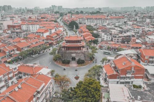 漫步泉州古城，品味闽南特色，探寻手工花生芝麻薯糍粑的美味之