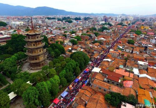 漫步泉州古城，品味闽南特色，探寻手工花生芝麻薯糍粑的美味之