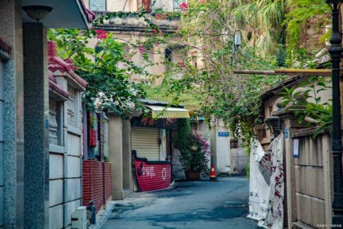 漫步鼓浪屿小巷，品味超软奶香吐司，解锁早餐夜宵美食地图
