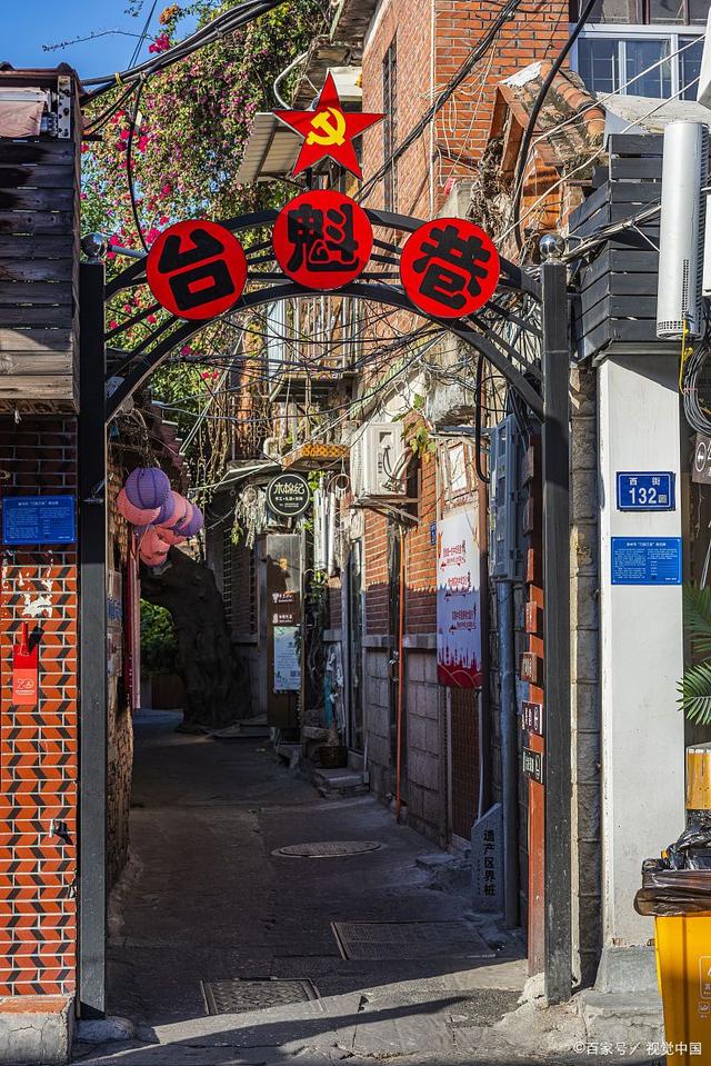 漫步鼓浪屿小巷,品味超软奶香吐司,解锁早餐夜宵美食地图