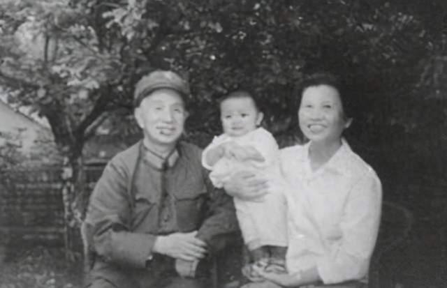 粟裕从来不是一个冷面战神,回归生活,他比一般人都要生动有趣