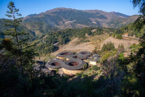 福建省森林覆盖率在国内排行第一，龙岩在省内覆盖率达到78%