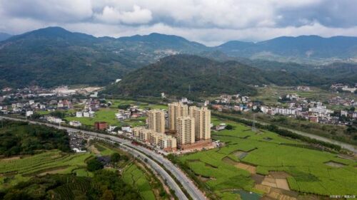 福建省森林覆盖率在国内排行第一，龙岩在省内覆盖率达到78%