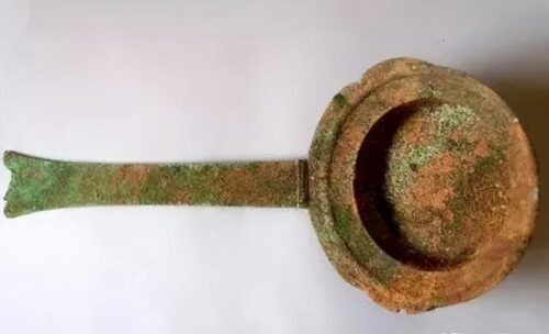 福建一农民工用了10年的“水瓢”，竟是1800多年前的青铜熨斗